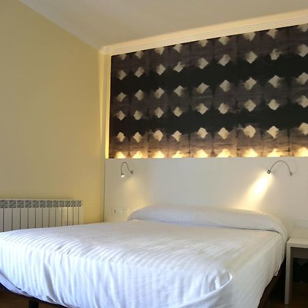 Pension Los Arcos Room photo